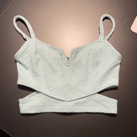 PacSun Tops - Cut out Crop Top Small